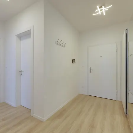 Bazova With Free Parking Apartmán